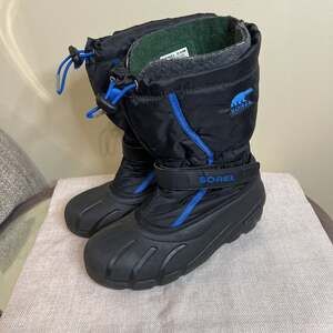 Sorel Youth Flurry Black Blue Lined Winter Boots Size 6